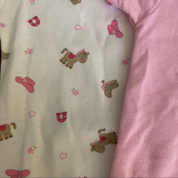 Carter’s Set of 4 Onesie Bundle Size 0-3 Months & Booties - Picture 4 of 8